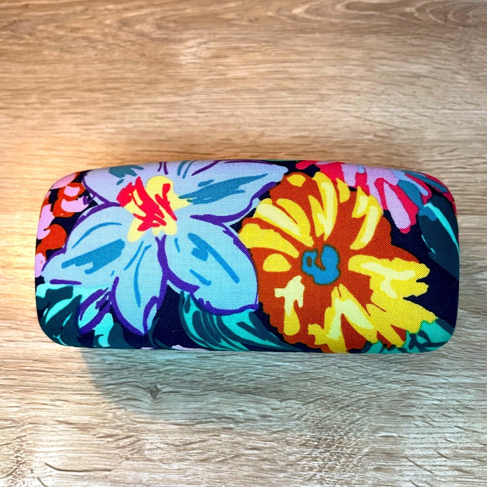 NEW Vera Bradley clamshell eyeglass case in Navy floral